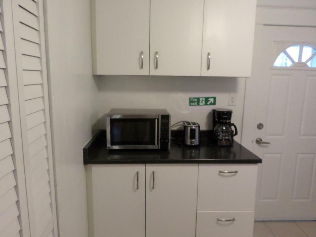 Апартаменты Beautiful, Clean, Quiet 2 Br-In Downtown Ottawa. Parking, Wifi And Netflix Included Экстерьер фото