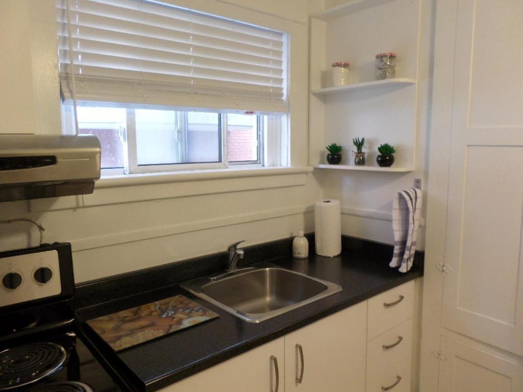 Апартаменты Beautiful, Clean, Quiet 2 Br-In Downtown Ottawa. Parking, Wifi And Netflix Included Экстерьер фото