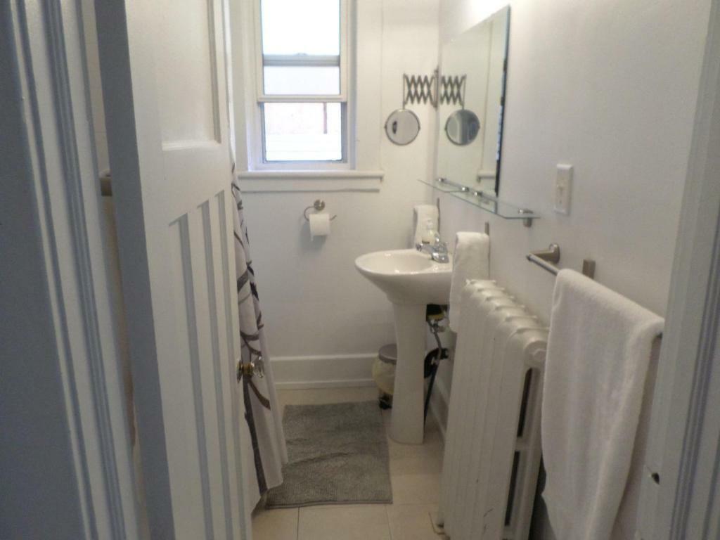 Апартаменты Beautiful, Clean, Quiet 2 Br-In Downtown Ottawa. Parking, Wifi And Netflix Included Экстерьер фото